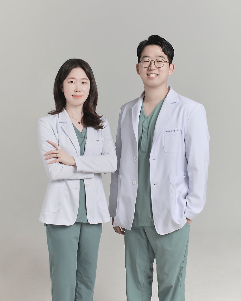 꼬리뼈 통증, 앉을 때마다 찌릿하다면 원인과 치료 확인하세요 [대전한의원]