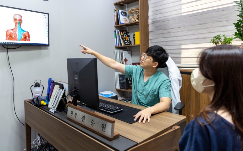 거북목인지 아닌지, 집에서도 확인할 수 있습니다. [대전거북목]